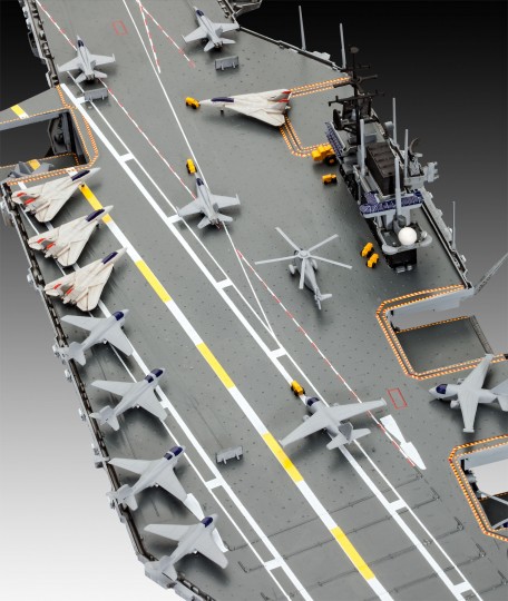 Revell Aircraft Carrier USS FORRESTAL 1:542 bouwpakket
