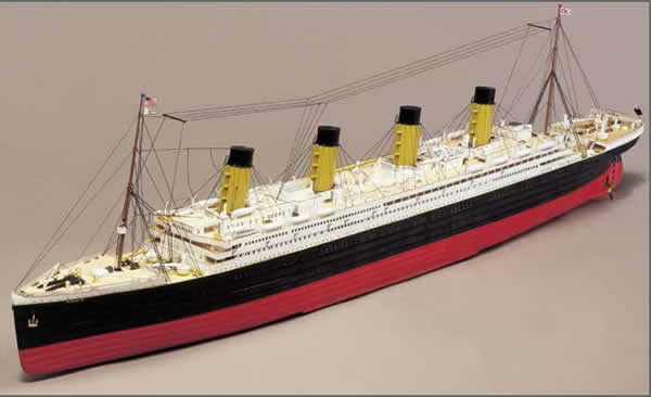 Mantua - RMS Titanic 1:-200 - Houten bouwmodel met RC voorbereiding
