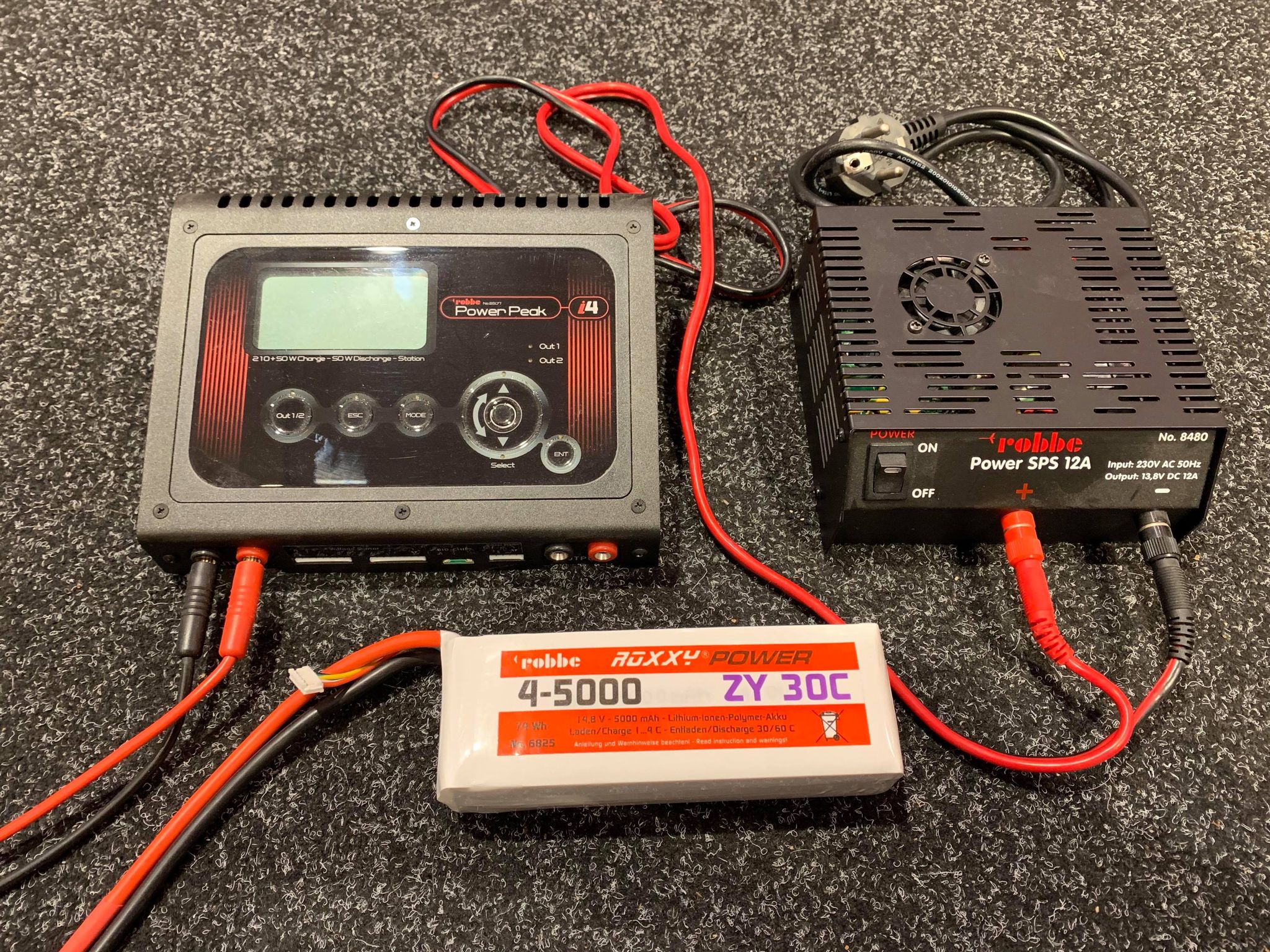 Robbe power systeem met 4S 5000mah lipo accu / lipo lader / 12A voeding!