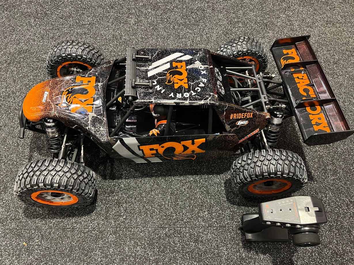 Team Losi 1/5 DBXL-E 2.0 V2 12S Hobbywing 4WD Brushless Desert Buggy Fox Body RTR - inclusief Power Package
