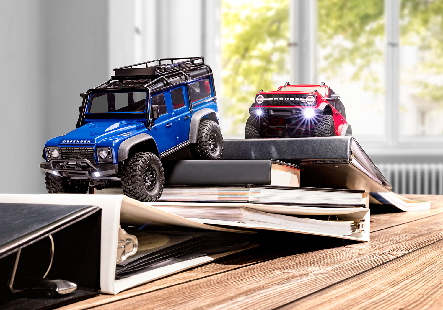 Traxxas TRX-4M 1/18 Scale and Trail Crawler Land Rover 4WD Electric Truck - Zilver