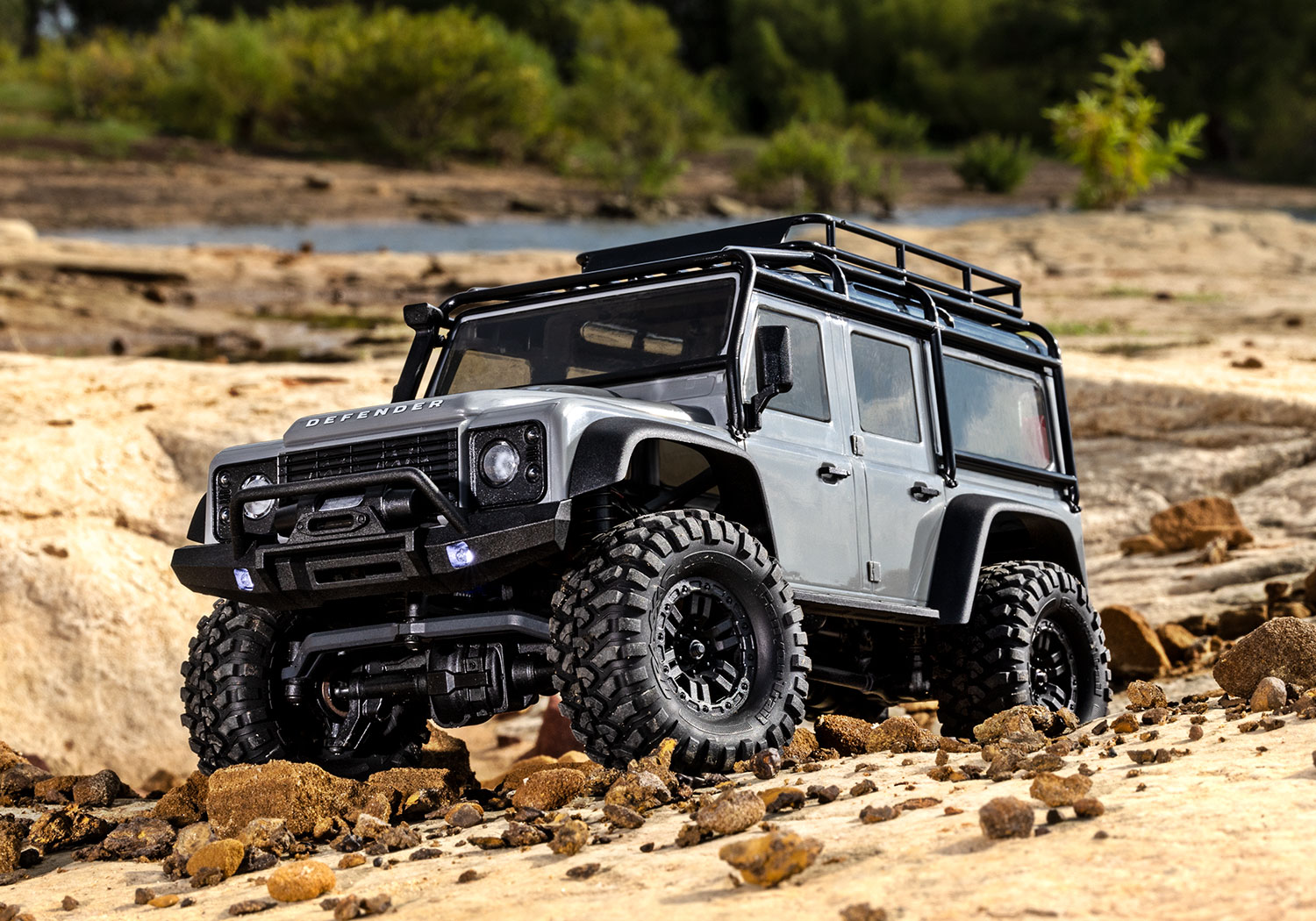 Traxxas TRX-4M 1/18 Scale and Trail Crawler Land Rover 4WD Electric Truck - Zilver