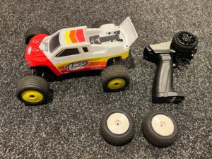 losi 1/18 mini t 2.0 2wd stadium truck brushless rtr rood in een top staat!