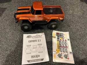 carisma coyote 2.1 scaler met hobbywing regelaar, crawler motor en metalen servo in een top staat!