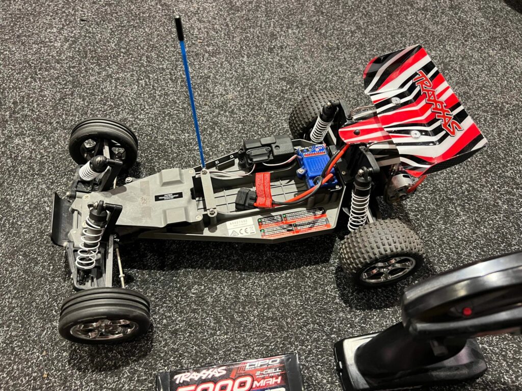 traxxas bandit xl5 2wd electro buggy rtr 2.4ghz rood met traxxas 5000mah 7.4v lipo accu in een top staat!