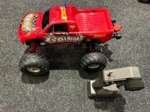 traxxas grinder 2wd xl5 monster truck rtr 27mhz