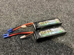 2x gens ace 8500mah 3s 50c/100c lipo batterijen (voltage en capaciteit is prima)!