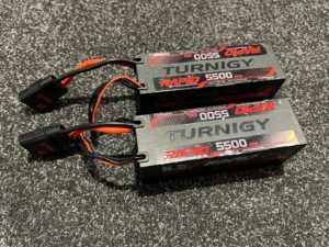 2x turnigy rapid 5500mah 4s batterijen met qs8 stekkers in een goede staat!
