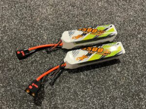 2x cnhl racing series 9500mah 14.8v 4s 90c lipo batterijen met qs8 stekkers in een goede staat!