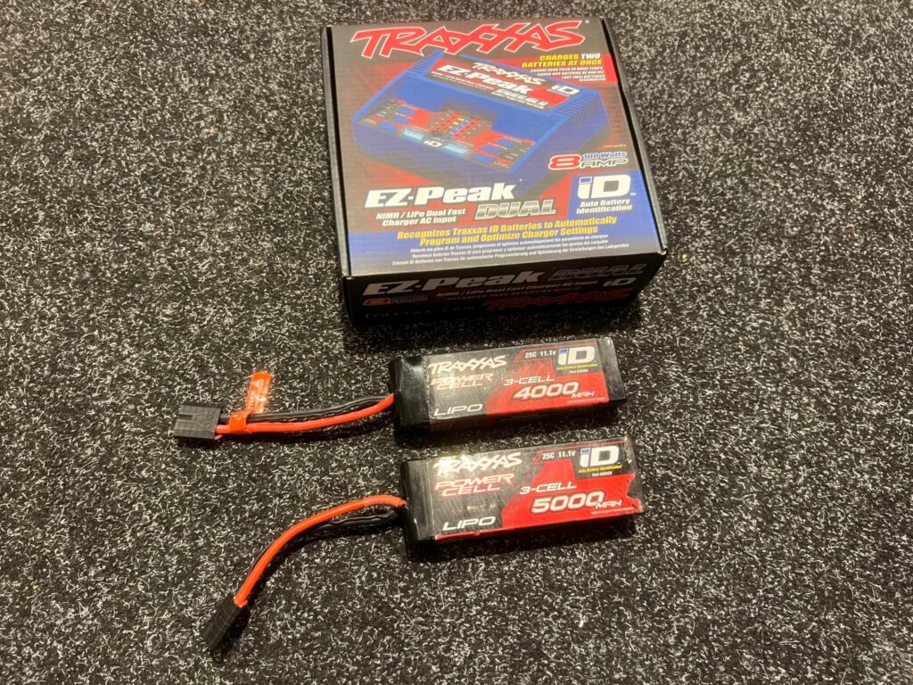 traxxas ez peak dual lader compleet met 1x traxxas 3s 5000mah accu en 1x traxxas 3s 4000mah accu!