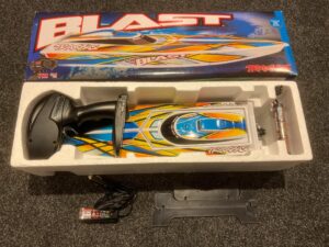 traxxas blast high performance boat rtr 2.4ghz inclusief power pack in een prima staat!