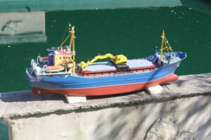 mountfleet models hatch coaster 4 kunststof/houten rc scheepsmodel 1:50