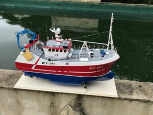 mountfleet models our lass ii kunststof/houten rc scheepsmodel 1:24