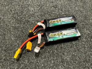 2x gens ace bashing series 5000mah 11.1v 3s1p 60c lipo batterij met xt90 in een top staat!