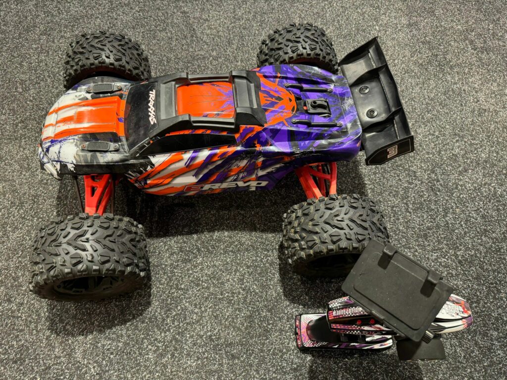 traxxas e revo 2 brushless monster truck rtr tsm 2.4ghz in een prima staat met verschillende tuning onderdelen!