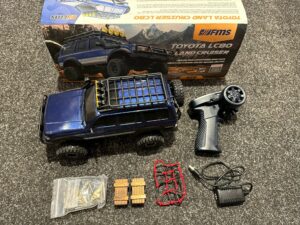 fms 1/18 toyota lc80 fcx18 scaler rtr car kit in de kleur blauw in een top staat met extra onderdelen!