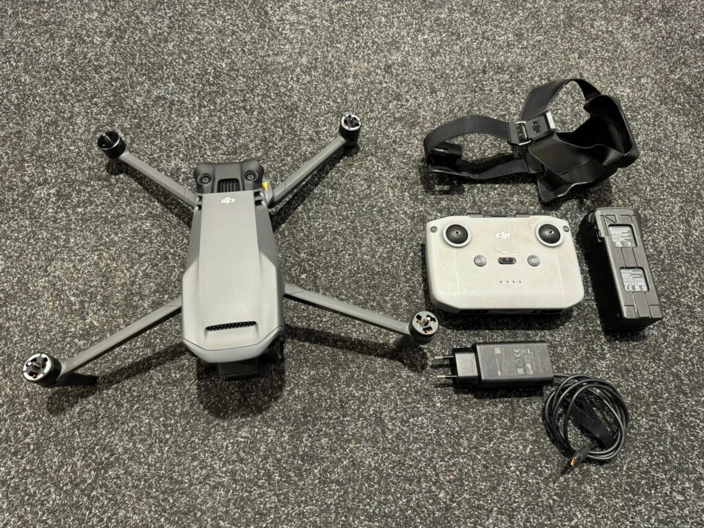 dji mavic 3 (helemaal nieuw heeft niet gevlogen) compleet met accu, lader en zender!