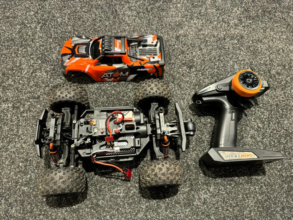 maverick atom 1/18 4wd electric monster truck (diff defect / leuk voor onderdelen / hobby rc auto)!