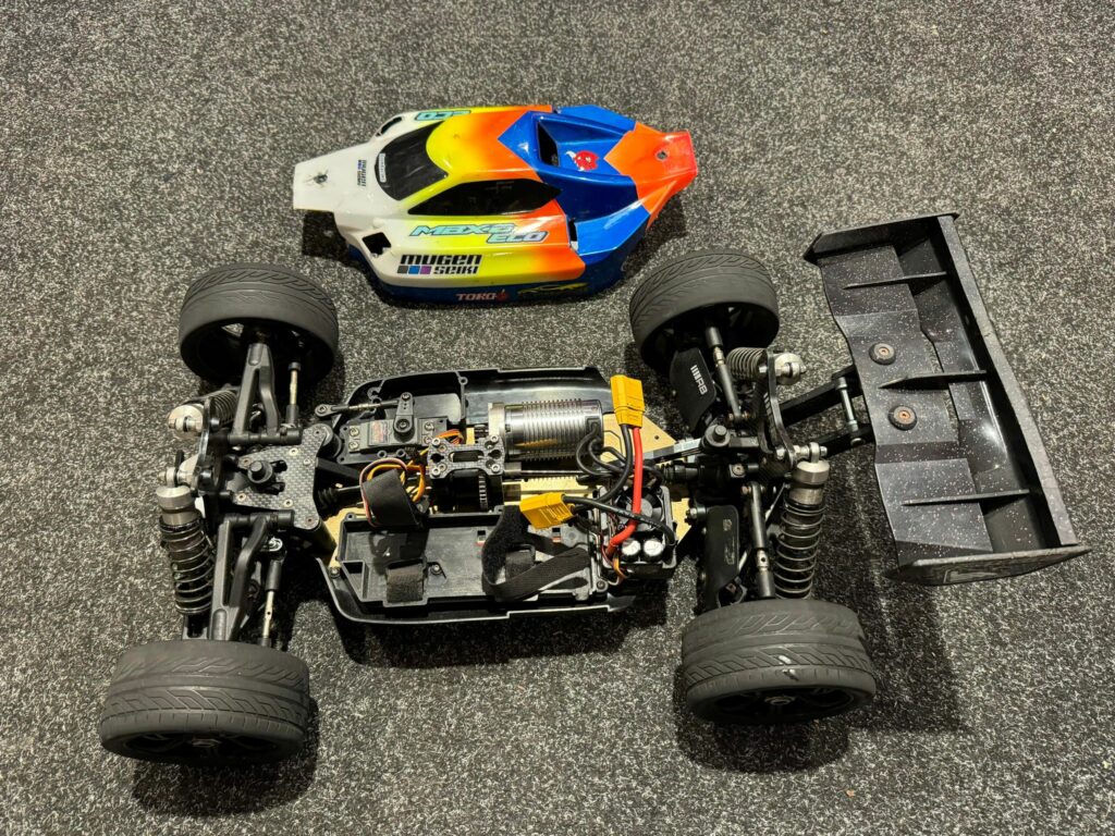 mugen seiki electro brushless wedstrijd rc buggy (zonder zender en ontvanger)!