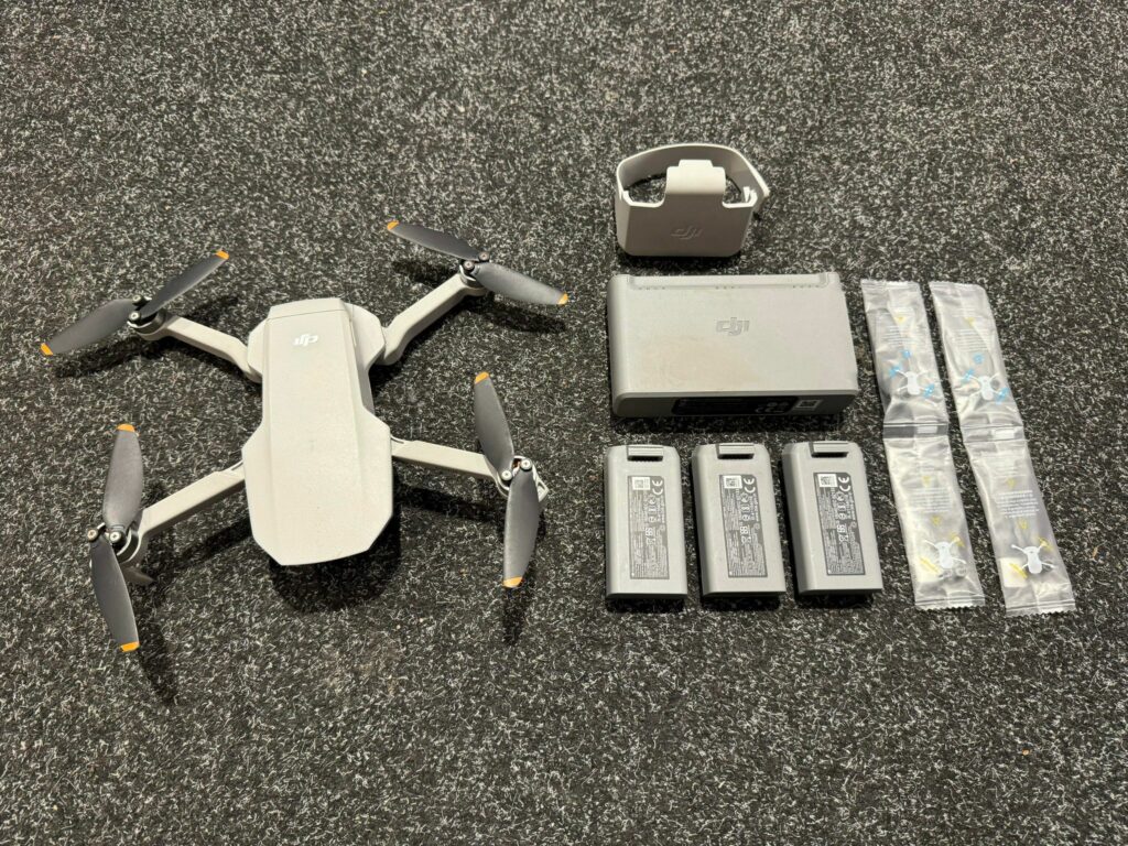 dji mini 2 compleet met 3x accu en dji docking (zonder zender)