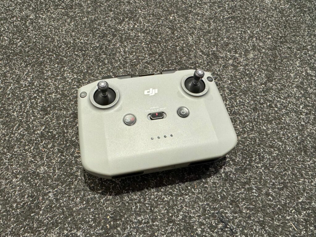 dji rc n1 remote controller (passend en te koppelen aan de dji mini 3 pro en dji mavic 3 classic) in een top staat (gebruikt)!