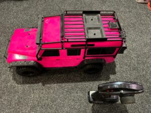 traxxas trx 4 land rover defender rtr 2.4ghz in de kleur roze met traxxas led set!