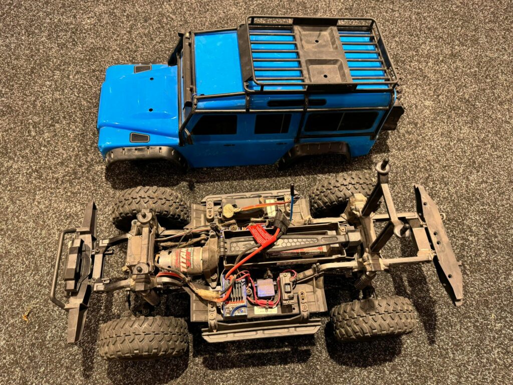 traxxas trx 4 land rover defender rtr 2.4ghz in de kleur blauw met traxxas led set (zonder zender)!