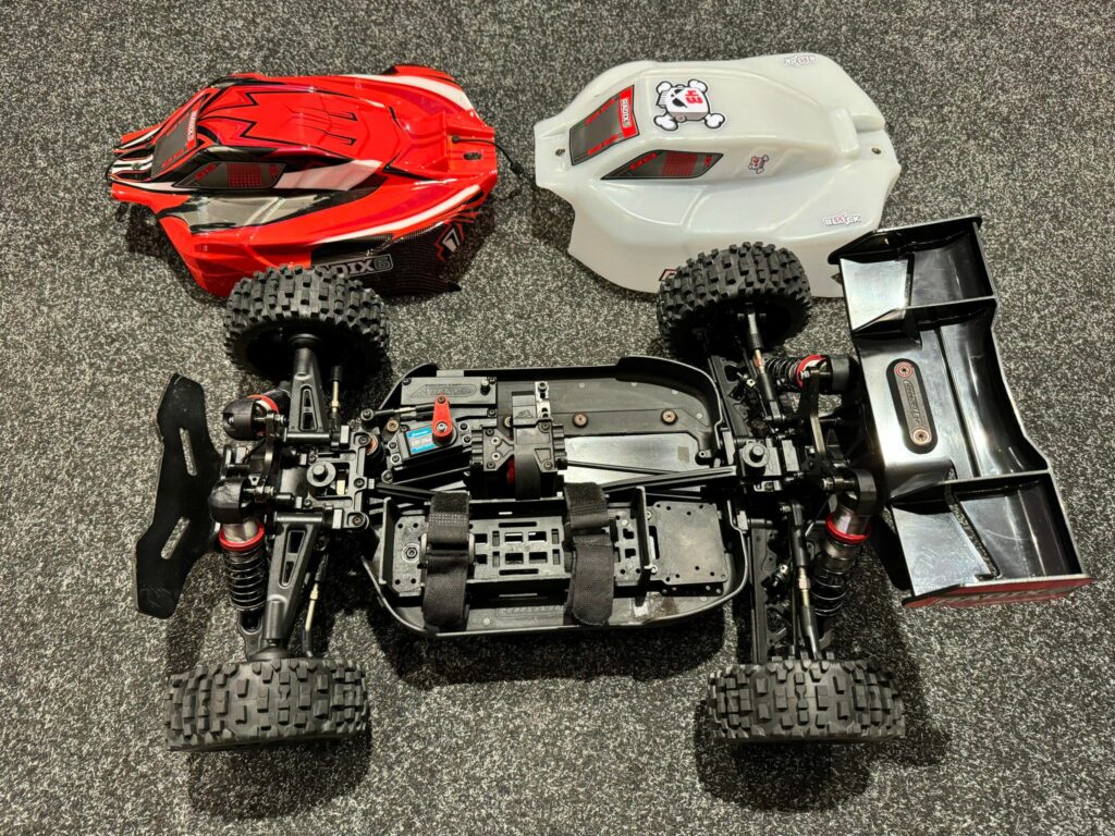 team corally radix xp 6s model 2022 1/8 buggy (chassis) met power hd servo als nieuw!