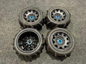 4x proline 1/6 dumont sand/snow tires f/r 5.7″ tires mtd 24mm black raid (2) in een goede staat!