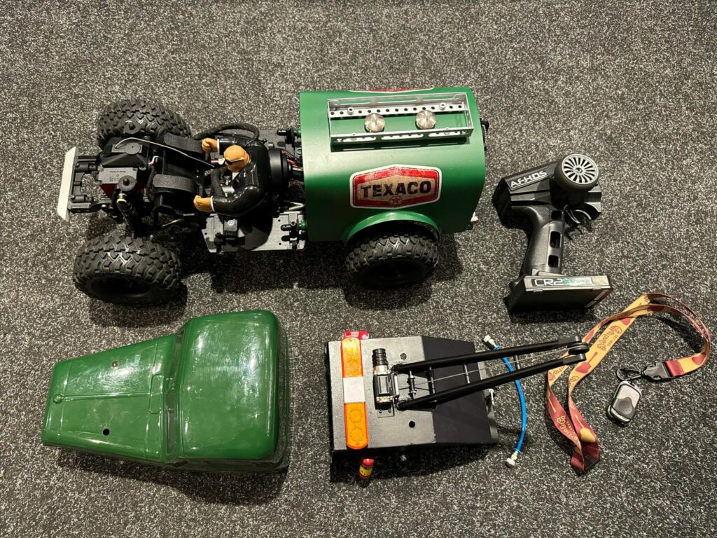 element rc 1/10 crawler met hobbywing fusion 1800kv pro set en metalen tandwielen servo + lier systeem (zeer uniek)!