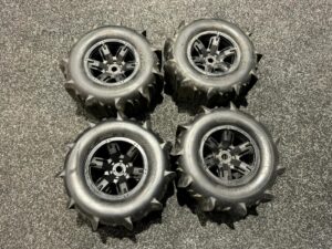 4x traxxas tires & wheels assembled glued (x maxx black wheels, paddle tires, foam inserts) (left & right) (2) – trx7773 (gebruikt maar in orde)!