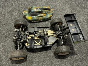 team losi racing 8ight xe chassis roller met body (zonder elektronica)!