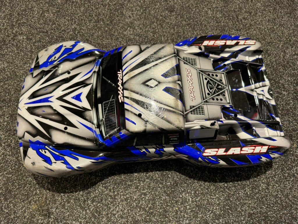 traxxas slash 4×4 body in de kleur blauw (gebruikt)!