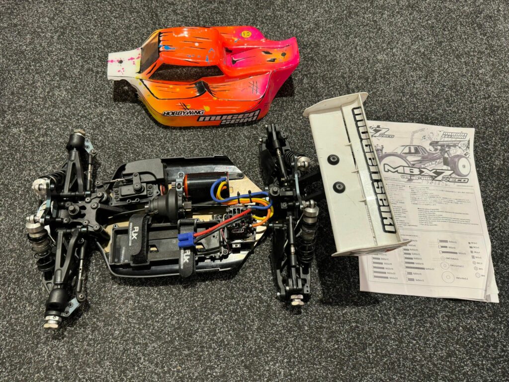 mugen seiki mbx7 brushless wedstrijd rc buggy met tekin rx8 esc + 2650kv trackstar motor + savox servo (zonder zender)!