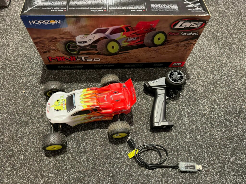 losi mini t 2.0 compleet met accu, lader en zender (gebruikt maar in orde)!