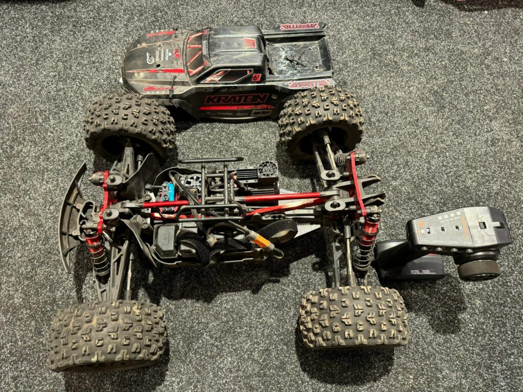 arrma 1/8 kraton 6s blx 4x4 extreme bash speed monster truck rtr zwart (heeft wat aandacht nodig / leuk voor de hobbyist)!