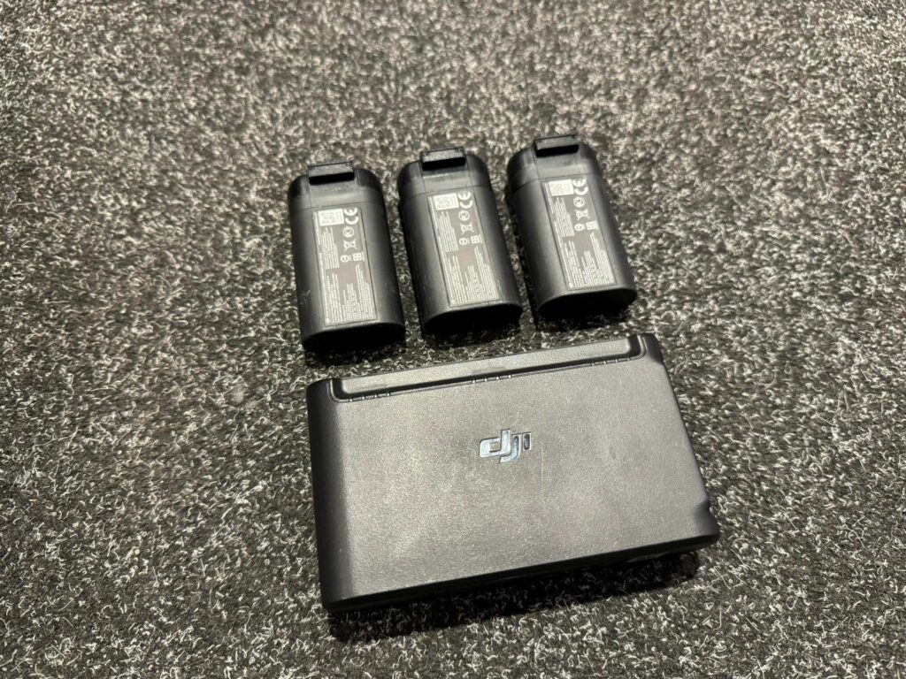 3x dji mini 1 batterijen met dji docking in een goede staat!