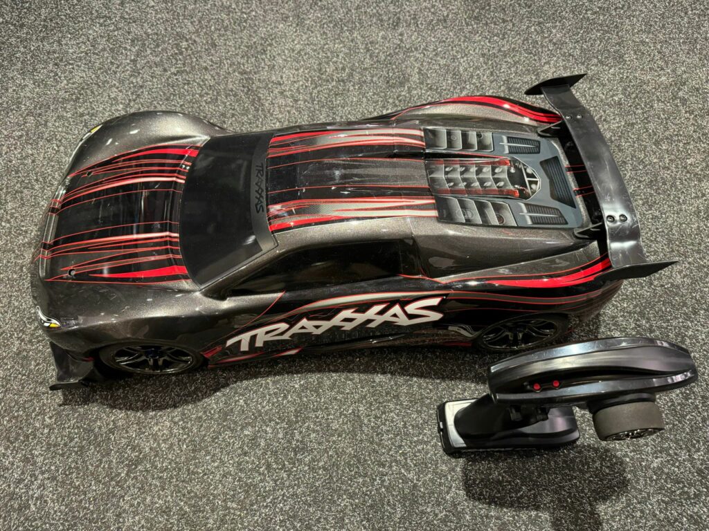 traxxas xo 1 supercar rtr tsm 2.4ghz in de kleur rood/zwart in een prima staat met 1 jaar garantie!