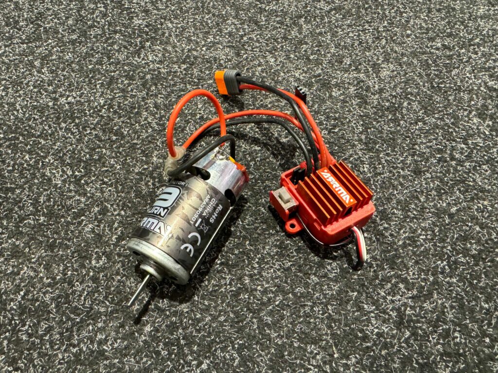 arrma 9 turns brushed motor met arrma lipo/nimh regelaar in een goede staat!