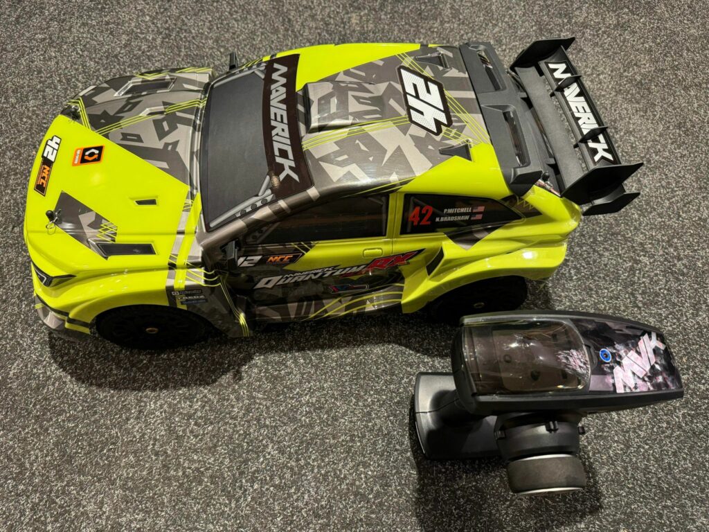 maverick quantum rx flux 1/8 4wd brushless rally car rtr in de kleur geel in een top staat met 1 jaar garantie!