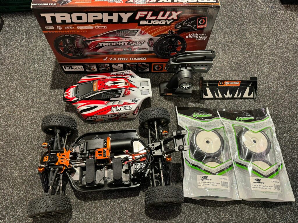 hpi trophy buggy 1/8 flux brushless 4wd rtr 2.4ghz met extra set nieuwe louise banden in een top staat met 1 jaar garantie!