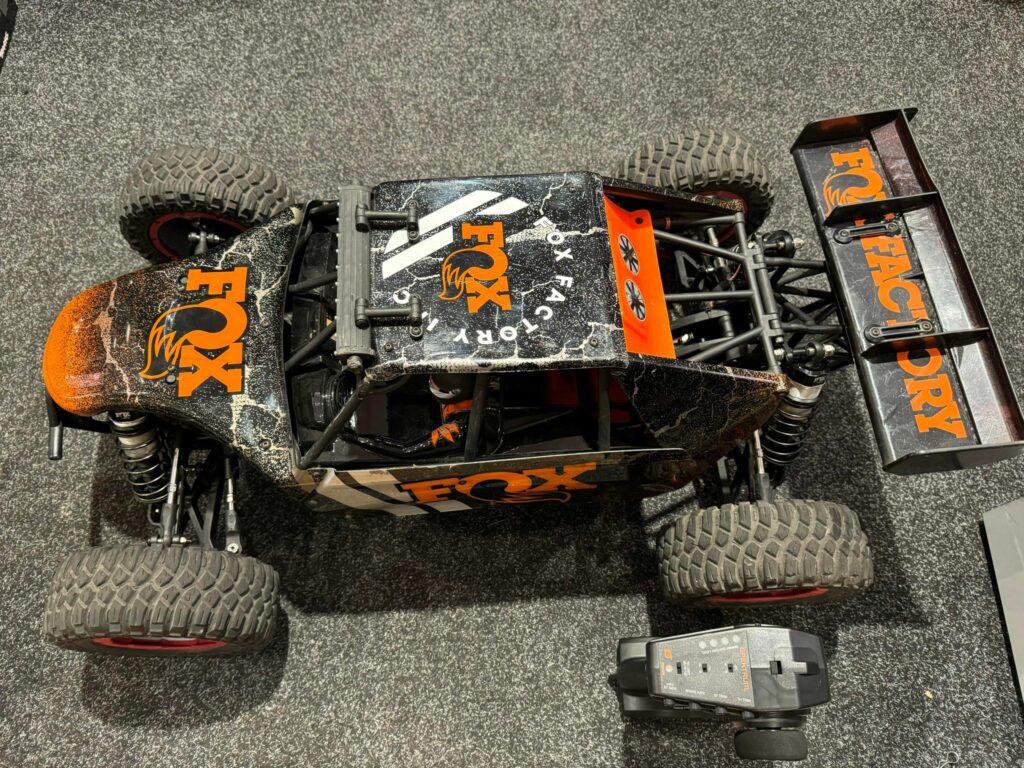 team losi 1/5 dbxl e 2.0 v2 4wd brushless desert buggy fox body rtr smart (spektrum dx3) in een nette staat met 1 jaar garantie!