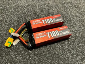 2x sunpadow 3s 11.1v lipo batterij 7100mah 70c soft pack met xt90 stekkers (gebruikt maar in orde)!