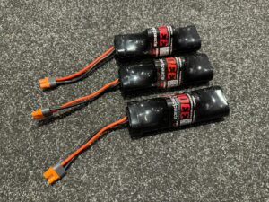 3x dynamite 8.4v 3300mah 7 cell nimh hump battery ic3 in een goede staat!