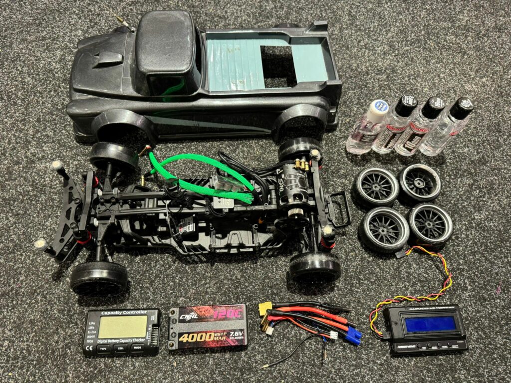 mst drift car 1/10 compleet met hobbywing regelaar + hobbywing d10 motor + ontvanger + lipo batterij en extra onderdelen in een goede staat!