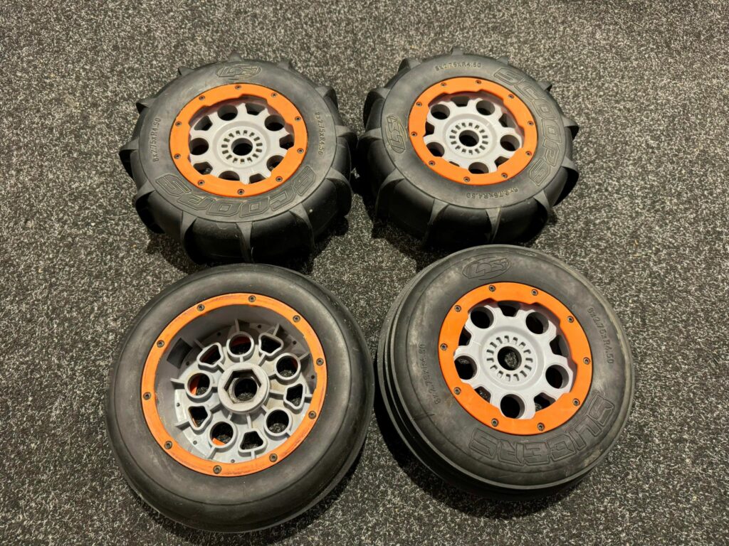 4x team losi dbxl e banden met velgen echt als nieuw!