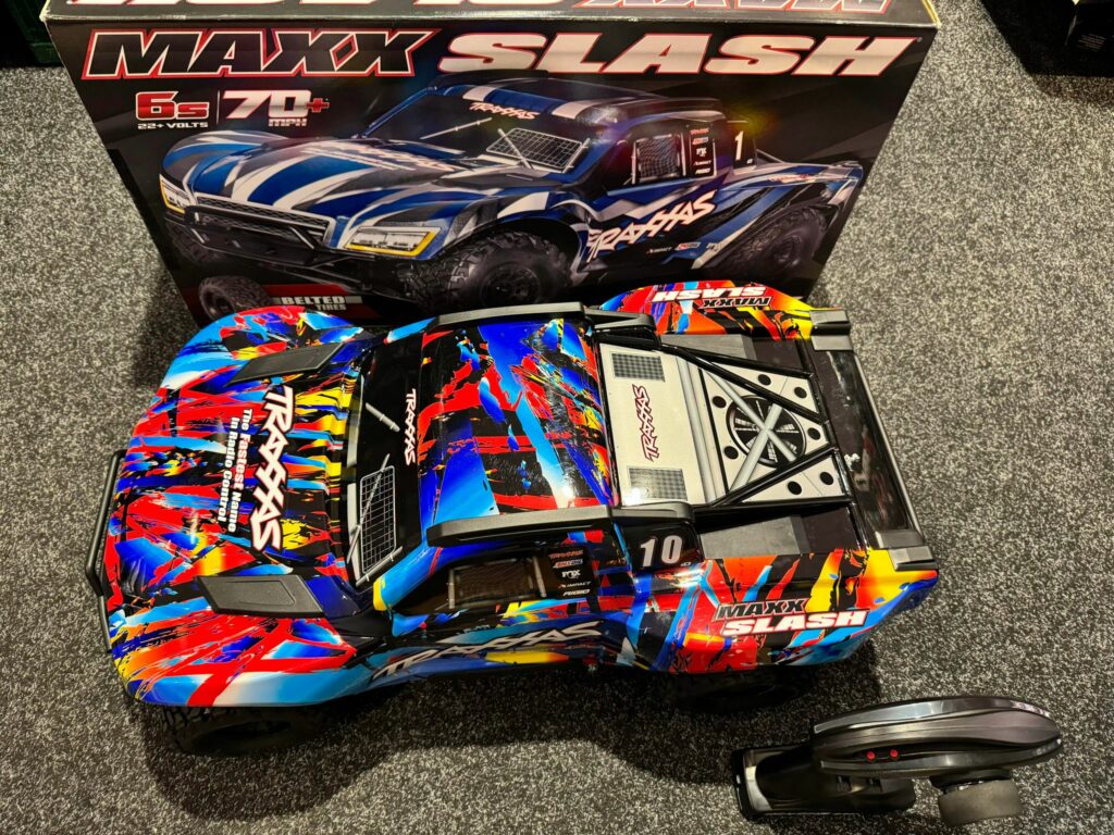 traxxas maxx slash 6s 4wd short course truck rock n roll rtr tsm 2.4ghz (30 minuten jong)!