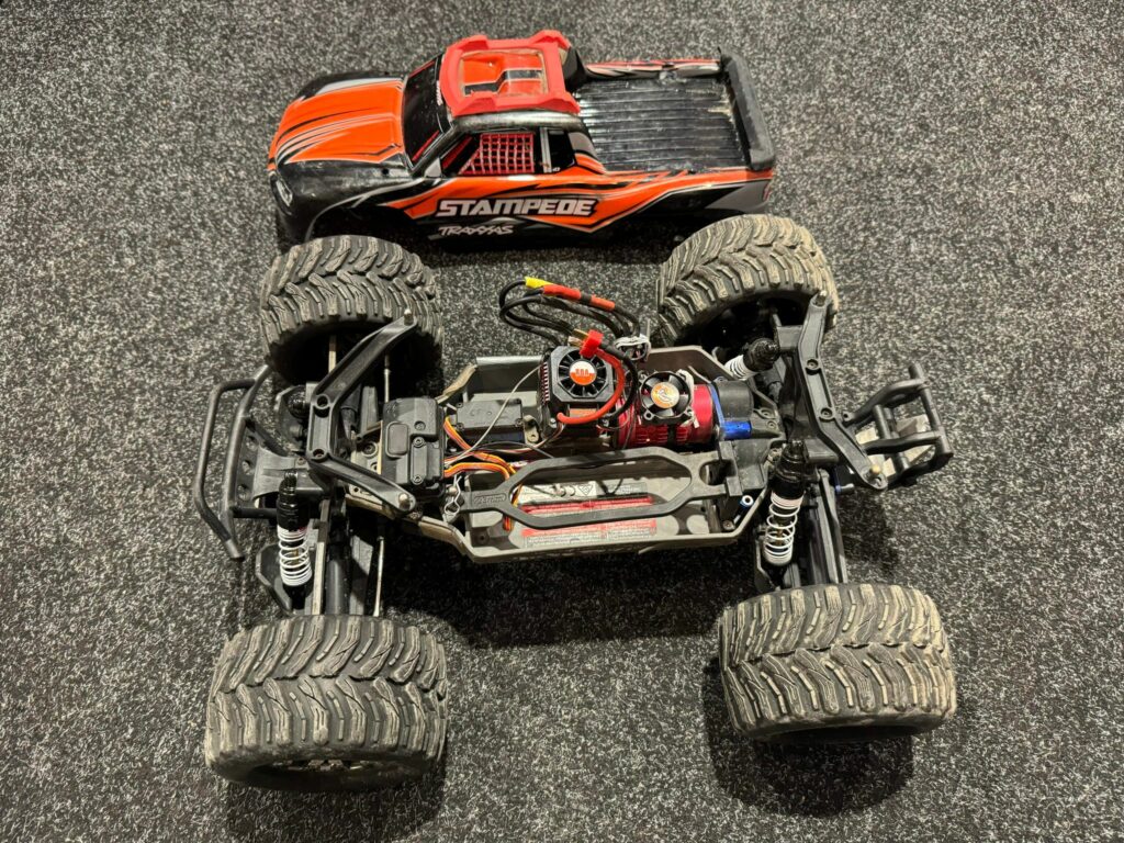 traxxas stampede 4x4 brushless monster truck (zonder zender / heeft wat aandacht nodig / leuk voor de hobbyist)!