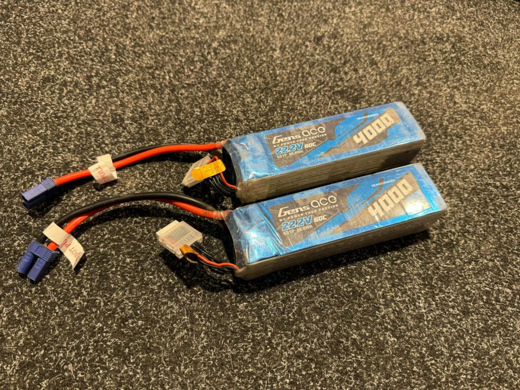 2x gens ace 4000mah 22.2v 60c 120c 6s1p lipo batterij met ec5 stekker (gebruikt maar de spanning in goed)!