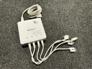 dji mini 2 multilader met 220 volt aansluiting (gebruikt maar in orde)!